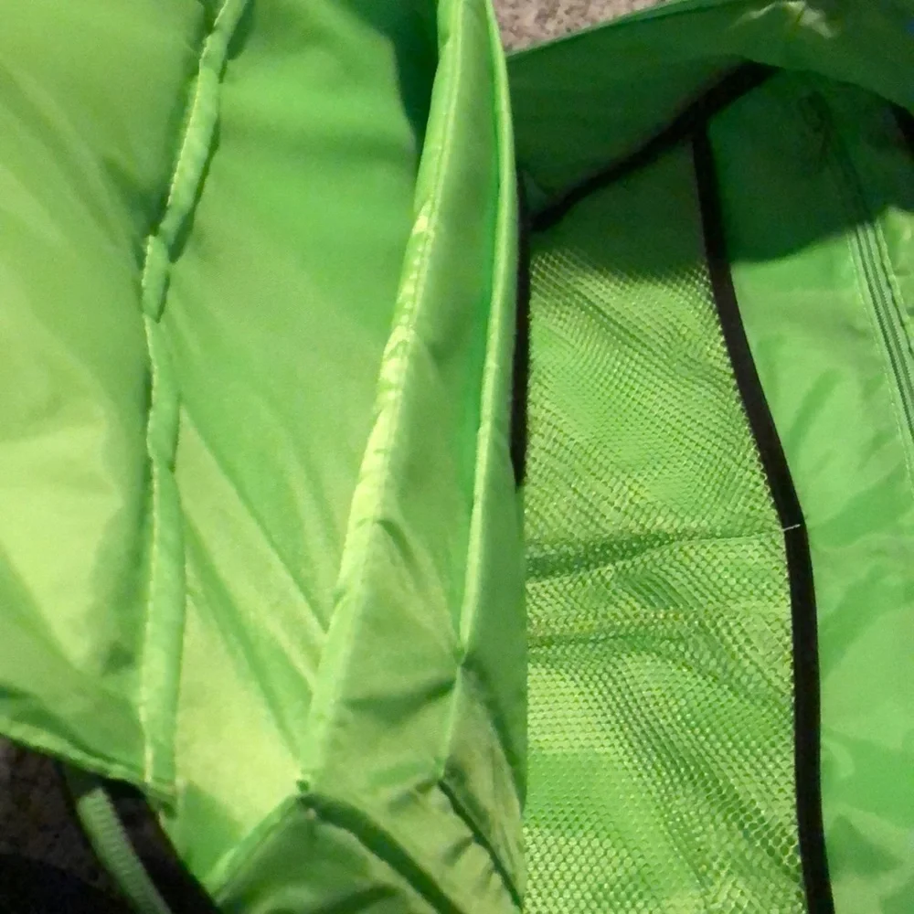 NWOT Bright Green and Gray Laptop Case